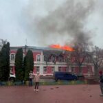 Російські війська атакували центр Прилук: горить будівля міськради
