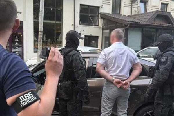 25 мільйонів доларів у нерухомості та хабар у 3 тисячі доларів: як головний охоронець судів Володимир Семенина збудував власну "імперію"