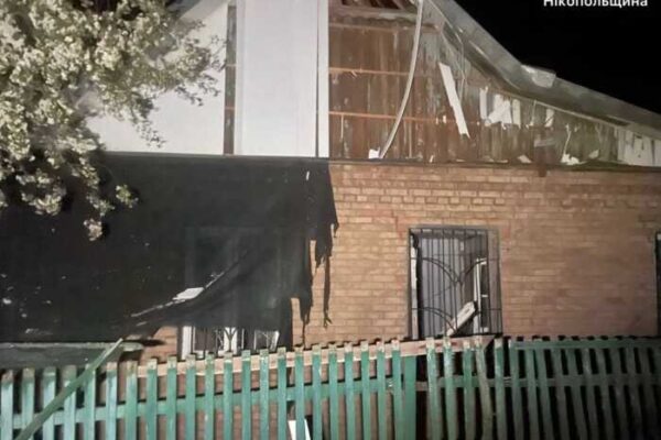 Росіяни атакували Дніпропетровщину: пошкоджено гімназію, підприємства та будинки, є поранені
