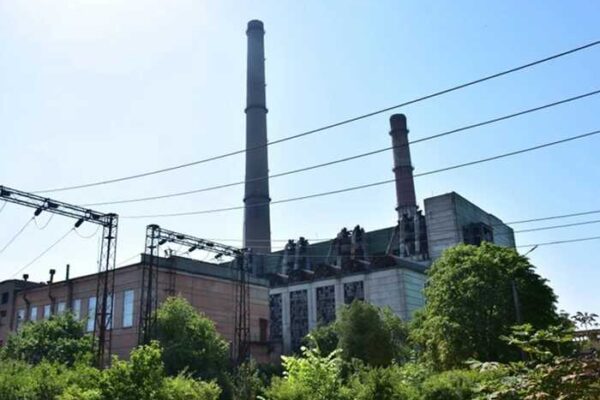 Чернігівська ТЕЦ призупинила роботу після нічної атаки РФ: у місті немає гарячої води