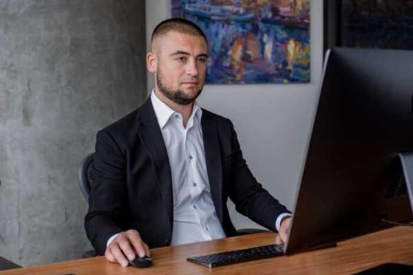 Бюджет у «чорну діру»: як схема конвертатора Євгена Пулі через фірми-прокладки викачувала гроші з держпідрядів і навіть зайшла в оборонку