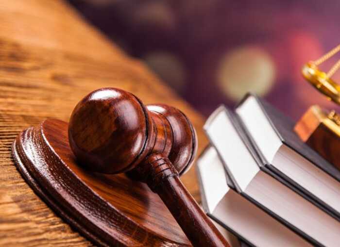 Франція оштрафувала сімох громадян Молдови за графіті з трунами в Парижі