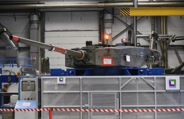 Готуються до війни? Німеччина переобладнує найбільший автопорт Європи під військові потреби