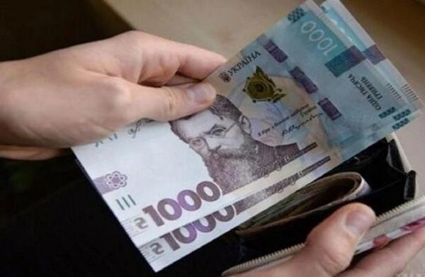 Українців 50+ дедалі активніше беруть на роботу: Ось які посади пропонують