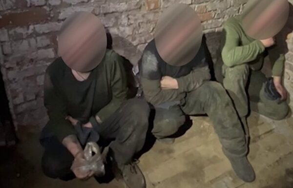 Взяли живими: Поблизу Вовчанська українські прикордонники полонили російських окупантів (відео)