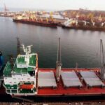 Російський дрон атакував торгове судно у морському коридорі України, виникла пожежа
