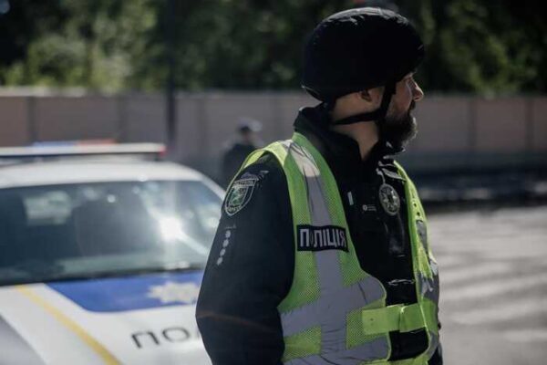 У Харкові чоловік підірвав гранату на вході в супермаркет: його затримали