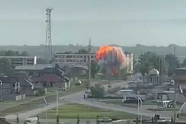 У Грозному повідомляють про атаку дронів по району військової бази та будівлі ФСБ