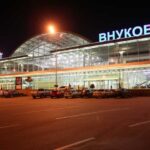 Спальні місця на газетах: сотні рейсів скасовано в Москві та на півдні Росії через дрони