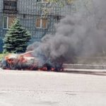 Окупанти FPV-дроном атакували авто у Марганці: поранено трьох людей