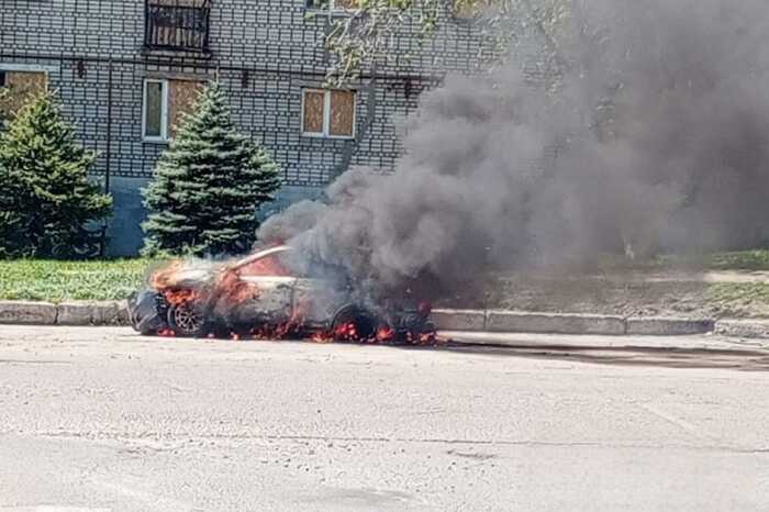 Окупанти FPV-дроном атакували авто у Марганці: поранено трьох людей