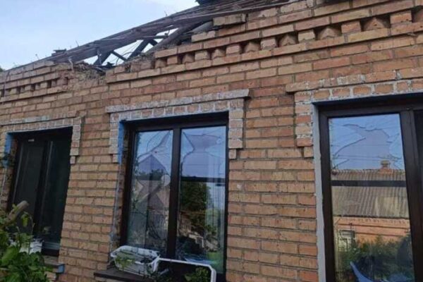 Окупанти вдарили по Дніпропетровщині: пошкоджено інфраструктуру, є поранені