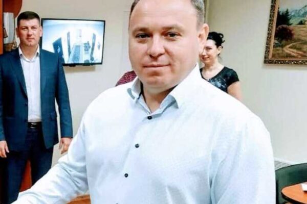 Маєток у передмісті Одеси за 16 тисяч доларів: головний поліцейський охорони Одещини Мудрак за безцінь придбав будинок