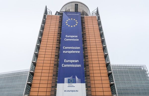 Україна теж: Керівництво ЄС вбачає загрозу у сербських паспортах для росіян