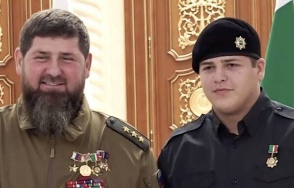 Можна вже ставити пам'ятник до могили: 18-річний Адам Кадиров "за визначні заслуги" вдруге отримав звання героя Чечні
