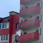 На Київщині ворожий безпілотник влучив у багатоповерхівку