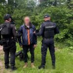 Поліція Хмельниччини затримала чоловіка, який відкрив стрілянину з пневматичної зброї у Дунаївцях