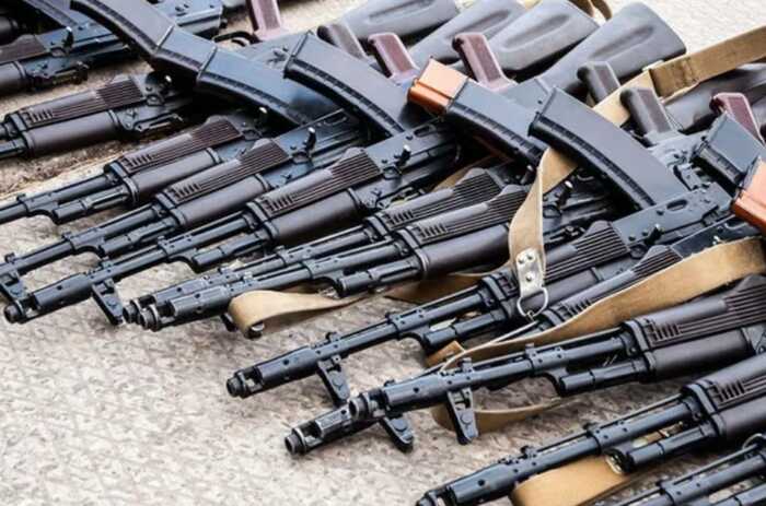 «Бізнес» на трофеях: військовослужбовець з Сумщини попався на спробі нелегального продажу зброї