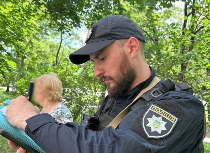 У Святошинському районі Києва поліція розслідує загибель собаки, яку викинули з вікна шостого поверху