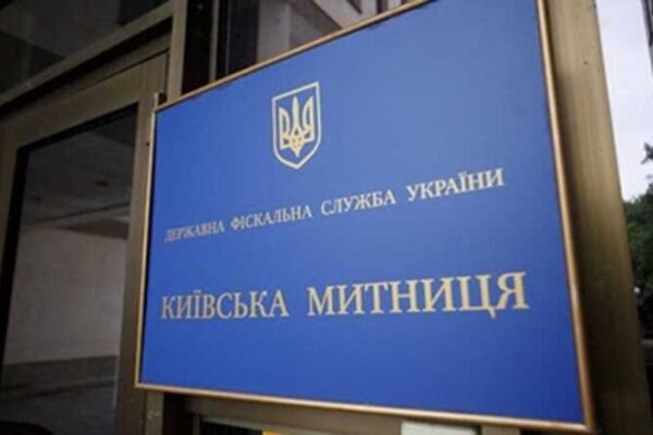 Полювання на «привидів»: у Києві суд заблокував схему масового ввезення смартфонів на вигадані адреси