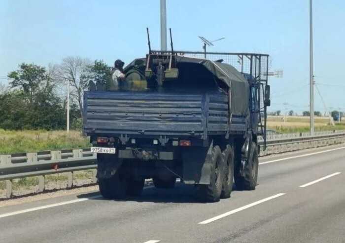 В окупованому Криму бензовози почали супроводжувати озброєні мобільні групи РФ
