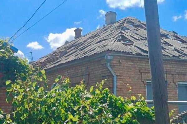 Понад 30 атак за день: окупанти вбили двох літніх людей та понівечили ліцей на Нікопольщині