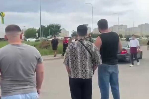 У Краснодарі двоє юнаків напали з ножами на людей: є загибла та поранені