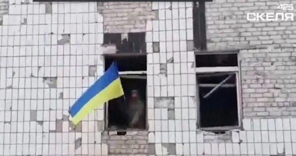Штурмовики полку "Скеля" зачистили центр Костянтинівки від ворога та підняли український прапор (відео)