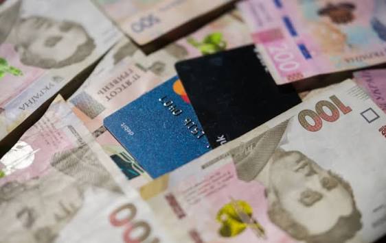 Пенсіонерам в Україні виплатять по 450  грн і більше: Ось хто отримає надбавку вже в серпні
