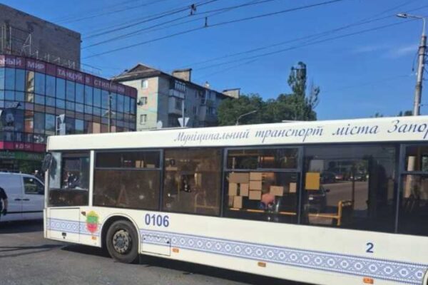 Росіяни атакували дроном автобус у Запоріжжі, є поранені