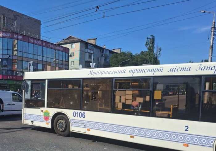 Росіяни атакували дроном автобус у Запоріжжі, є поранені
