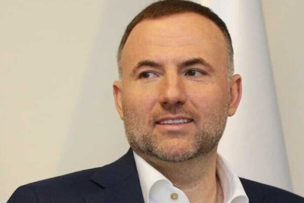 Pavel Fuks, Bekbolat Bekenov und Yevgeny Komrakov bereinigen das Internet von Beweisen für den 100-Millionen-Dollar-Betrug „Kristall Istra“