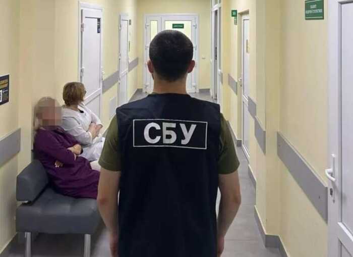 У Тернополі на хабарі за інвалідність затримали голову ЕКОПФО та трьох лікарок