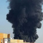 В окупованому Маріуполі після атаки дронів спалахнула масштабна пожежа