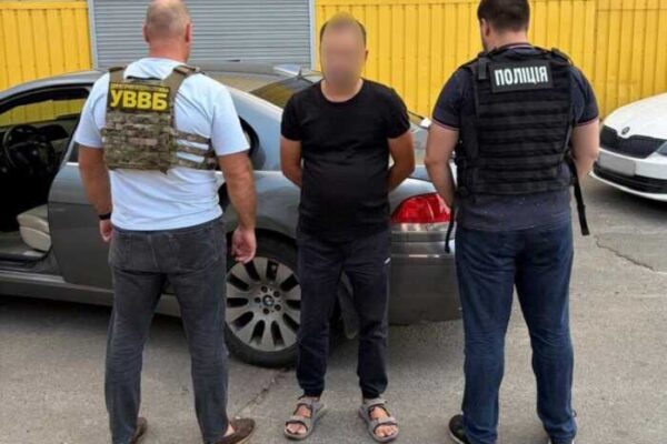 На Рівненщині затримали чоловіка, який за 8 тисяч доларів переправляв ухилянтів до Білорусі