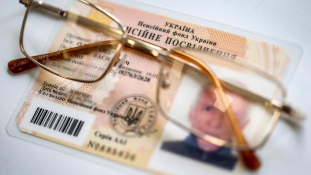 Пенсіонерів не випускатимуть з України? Хто потрапив під жорсткі заборони