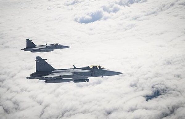 Україна закупить у Швеції 16 винишувачів Gripen E. Перші скандинафські "грифони" мають надійти на початку 2027 року, - Зеленський