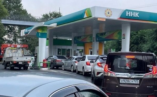 Тюрма народів в усій красі: Росіян почали штрафувати через скарги на дефіцит палива на АЗС