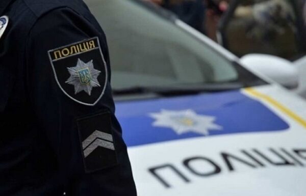 Катав дівчат на Оболоні: 52-річного киянина оштрафували за прогулянку яхтою по Дніпру (відео)