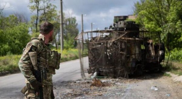 "Горить, як його в пакет класти - не знаю": Українські десантники показали, як евакуаційна група окупантів намагається евакуювати "підсмажене" м'ясо своїх колег (відео 16+)