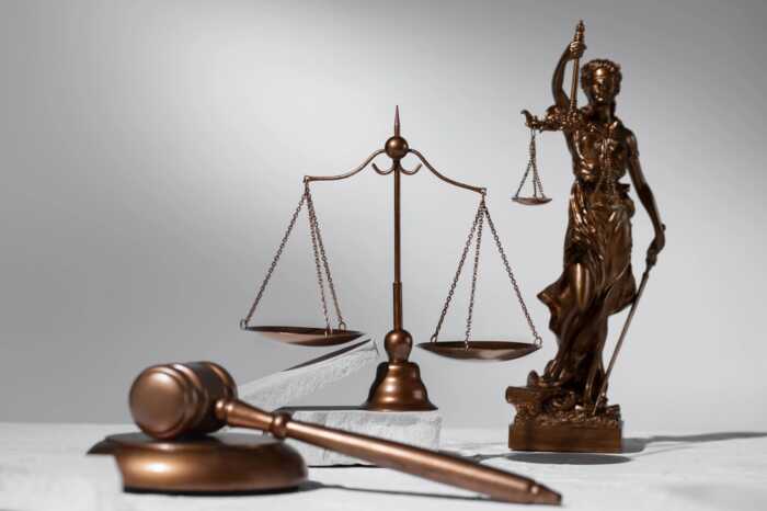 Схованка під капотом: у громадянина Молдови на кордоні конфіскували автомобіль «Peugeot» та 320 флаконів рідини для вейпу