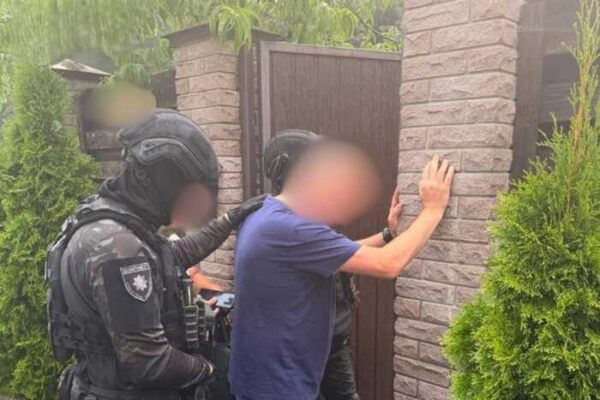 У Києві лікар за 6–10 тисяч доларів допомагав здоровим людям оформлювати інвалідність