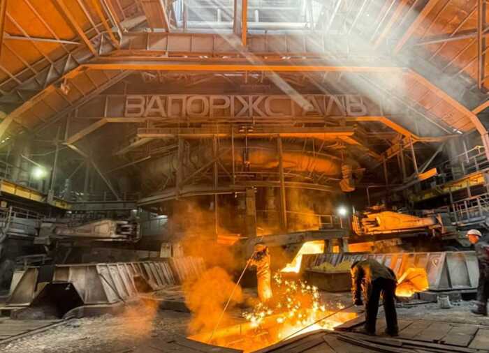 «Запоріжсталь» зупинила роботу після російського удару: загинули 7 працівників, ще 21 поранений