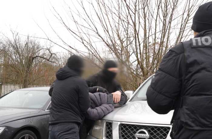 Продали військові авто на 17,8 тисяч доларів: на Одещині судитимуть ділків за торгівлю гуманітаркою