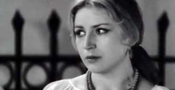 У виставі «Самотня леді» йдеться про відому в минулому актрису, яка живе у старій квартирі. Єдиною близькою людиною для неї залишається племінниця Вірочка. За виконання ролі у цій виставі Галина Яблонська у 2014 році була удостоєна премії «Київ» імені Амвросія Бучми