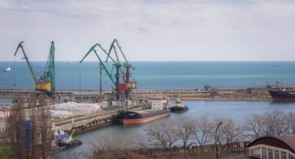 Добрі дрони знову завітали до головного порту найбільшого моря-озера світу: ​У Каспійську вночі пролунали потужні вибухи поблизу порту