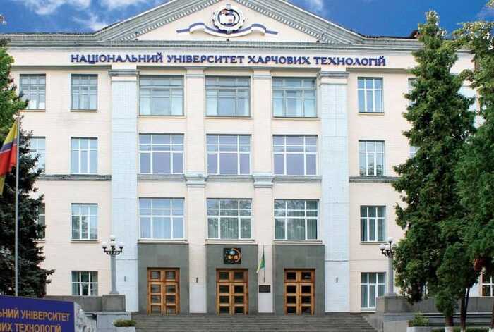 У Києві повідомляють про влучання в університет харчових технологій — навпроти Червоного корпусу КНУ