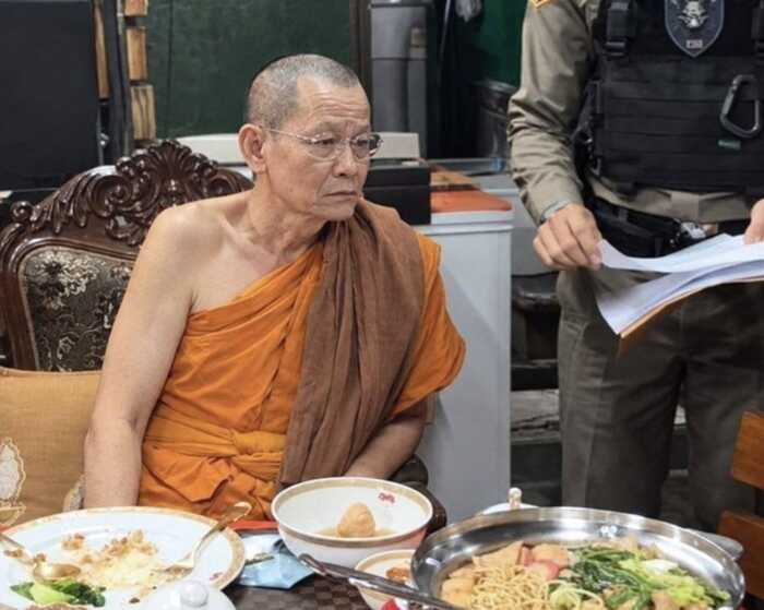 У Таїланді затримали настоятеля храму за підозрою у привласненні 2,8 мільйона доларів пожертв