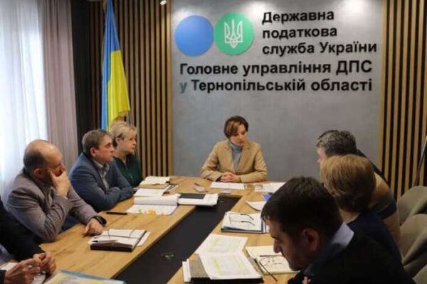Хабарі по 25 тисяч євро та 12% «відкату»: НАБУ розслідує списання штрафів та відкати за відшкодування ПДВ у податковій Тернополя