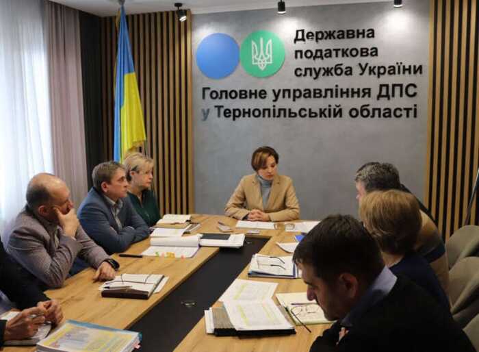 Хабарі по 25 тисяч євро та 12% «відкату»: НАБУ розслідує списання штрафів та відкати за відшкодування ПДВ у податковій Тернополя